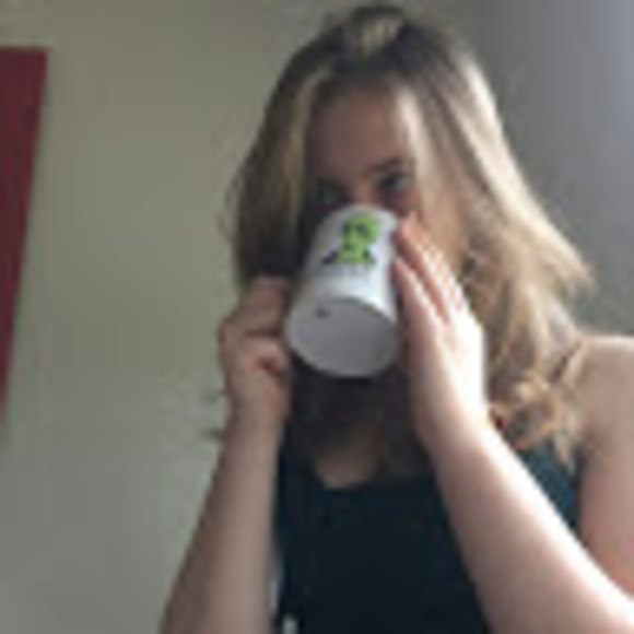 Meet your Posher, Lilith - Picture 1 of 1